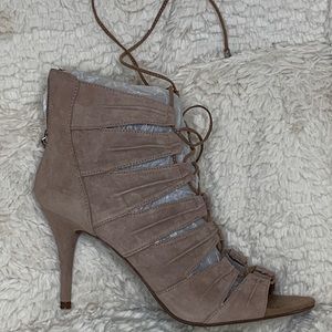 Jessica Simpson Heels😍